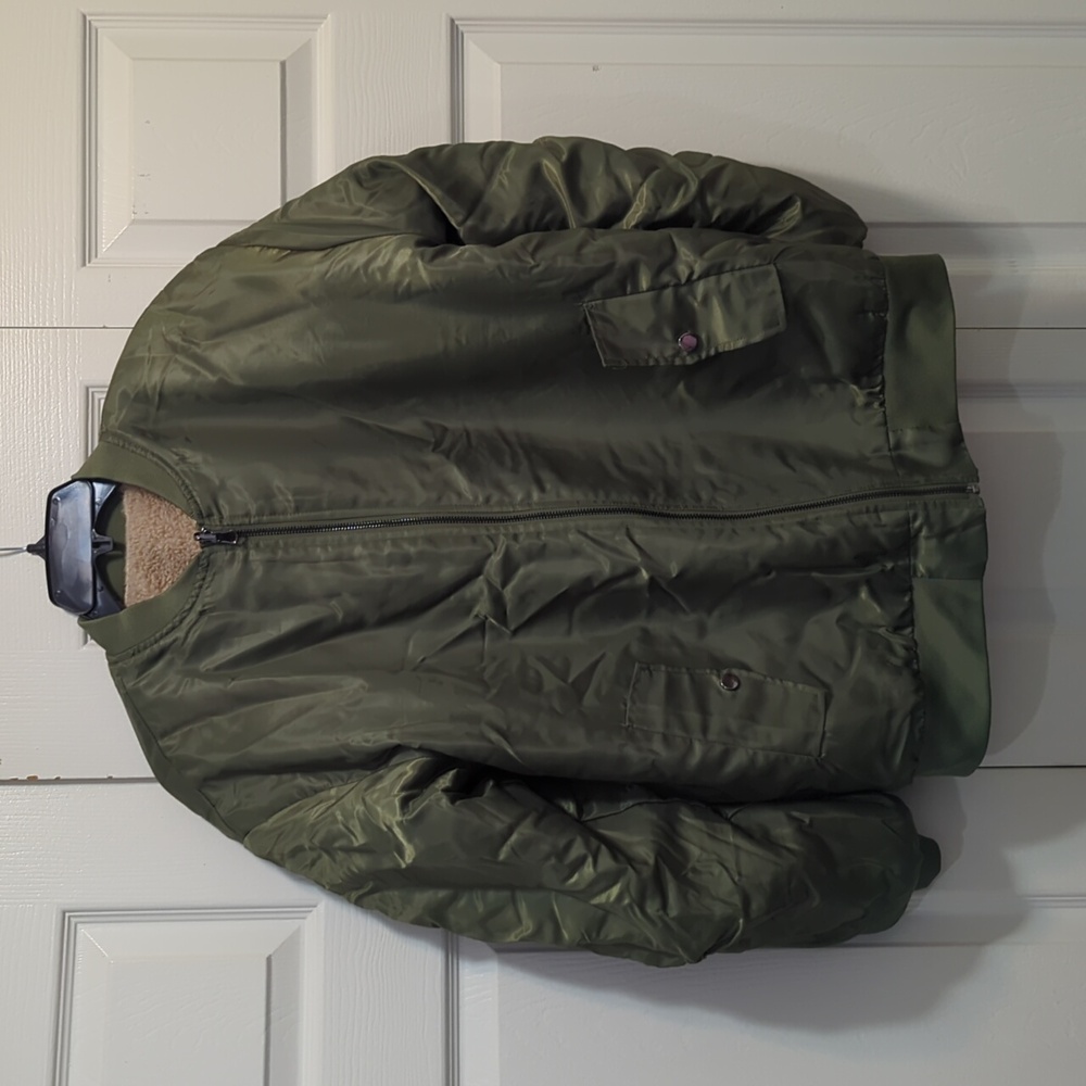 NWOT. Forever 21 Olive Green Bomber Jacket. W/ Lining. Reversible.